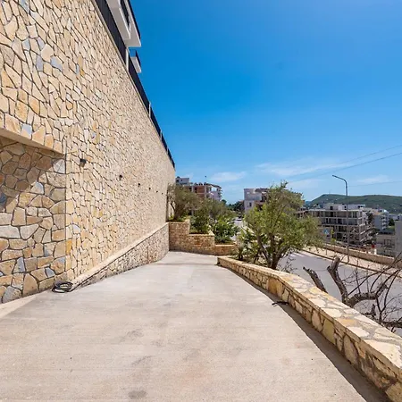 Vela Mare * Sarandë